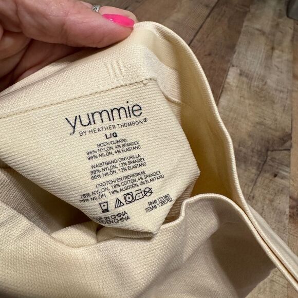 YUMMIE womens size L tan ultralight  shaping seamless shapewear shorts NWT - Picture 7 of 10